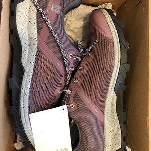 New Salomon women’s hiking running shoe sneaker purple outline prism size 9.5